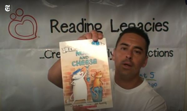  Заключенным в США разрешают читать книги для своих детей в видеочате 