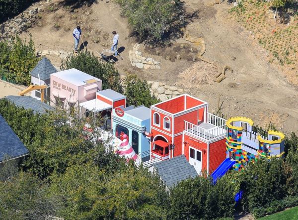 Цифра дня: Ким Кардашьян построила парк развлечений для своих детей за 60 миллионов долларов